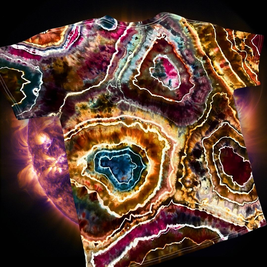 L 5th Element Geode Tee