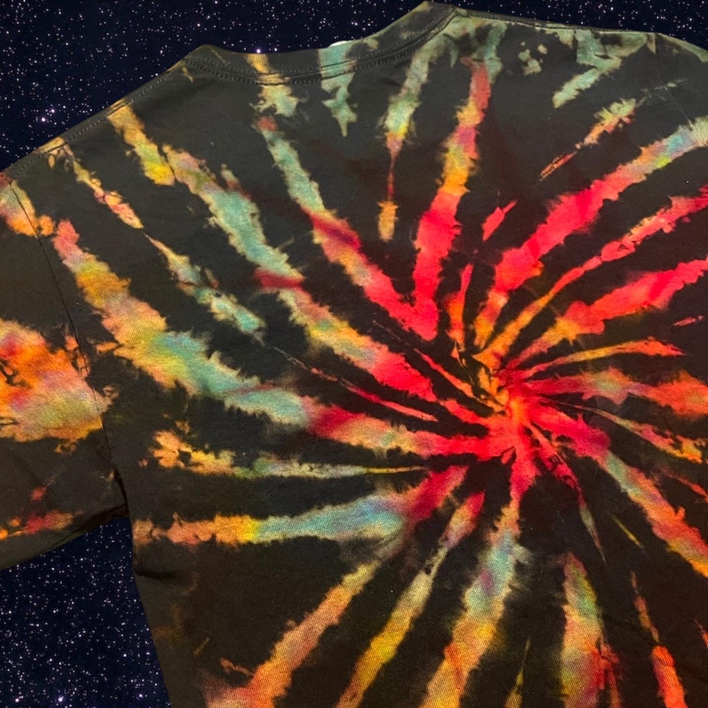 S Reverse Rainbow Spiral Tee