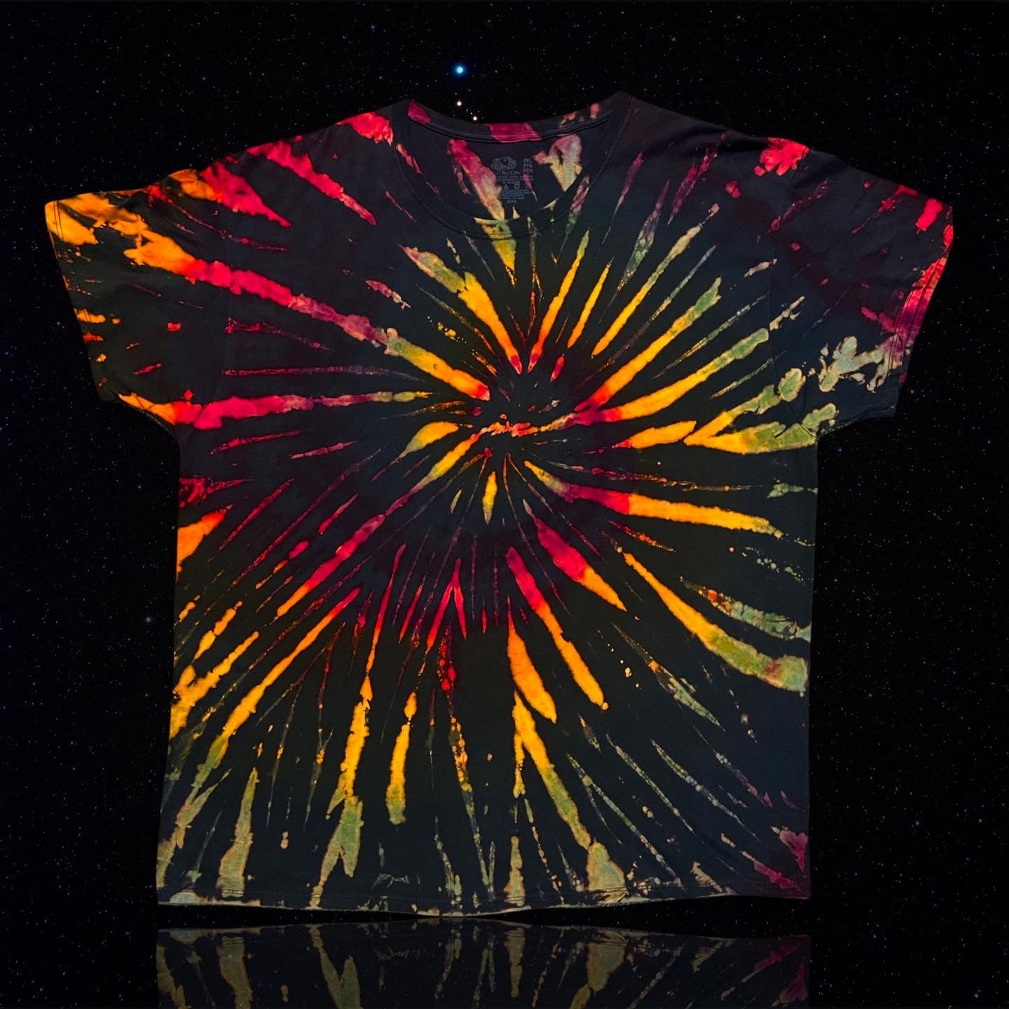 XXL Reverse Spiral Rainbow Tee