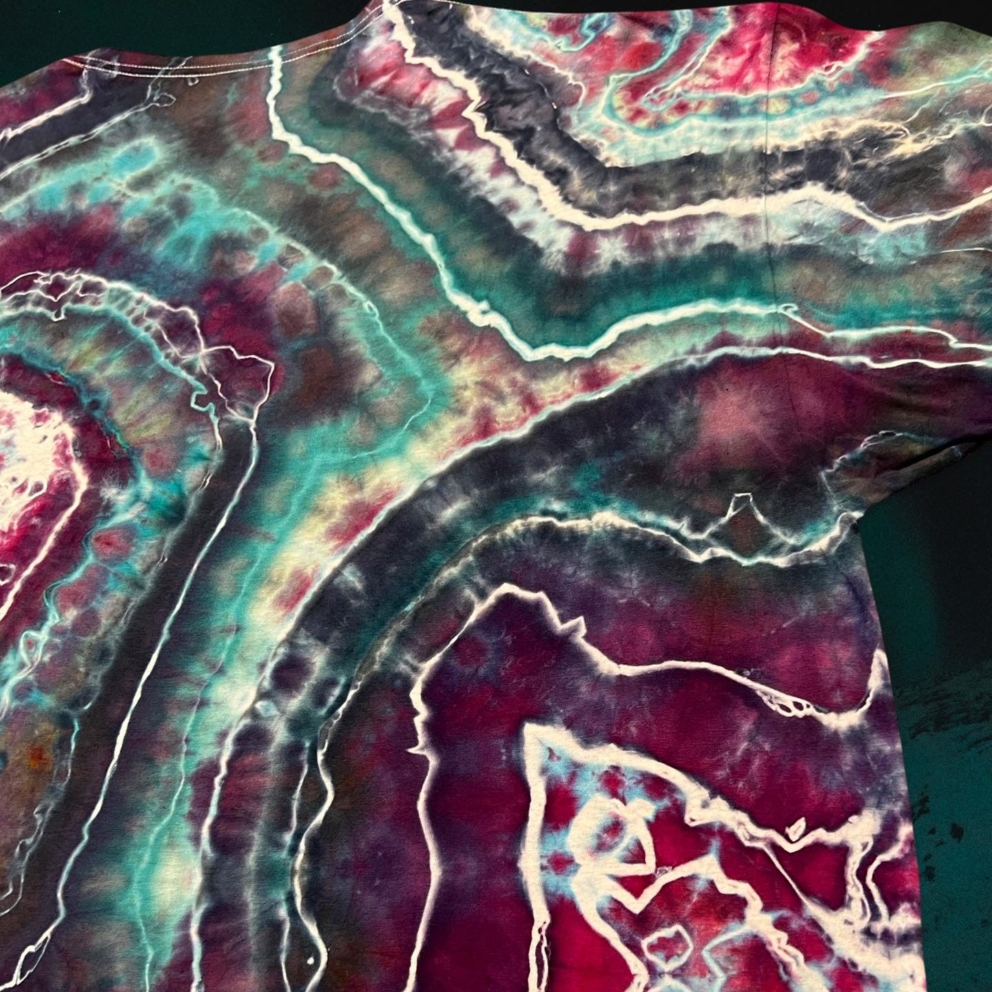 XXL Aurora Geode Tee